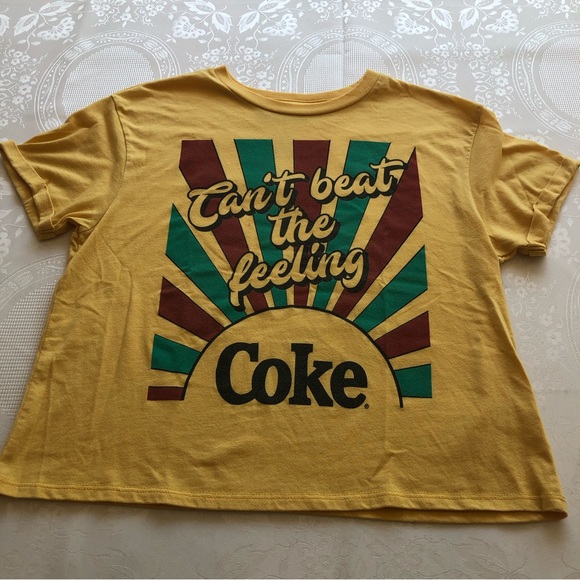 Coca-Cola Women’s Size L Yellow Cropped T-Shirt Short Sleeves Can’t Beat Feeling - Picture 14 of 16